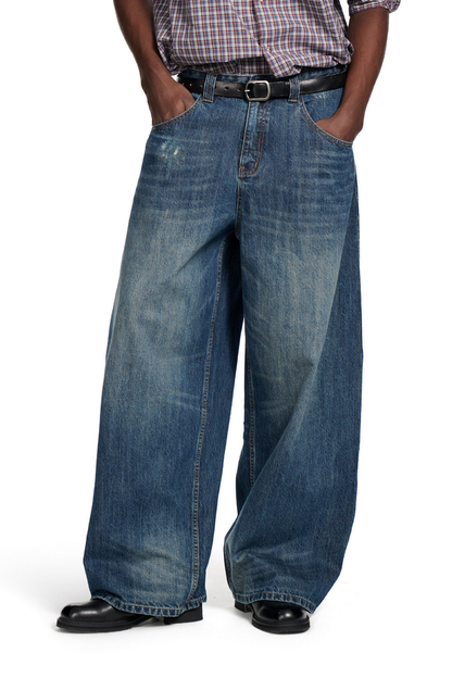 Distressed Straight Leg Jeans