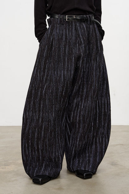 Pleated Curved Knife Pants