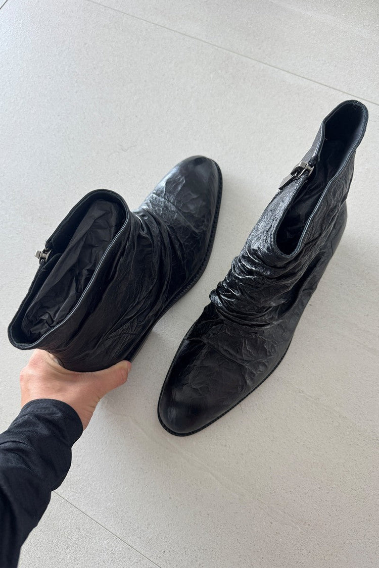 Wrinkled Pointed Chelsea Boots — TERRAINCOGNITA — view 2