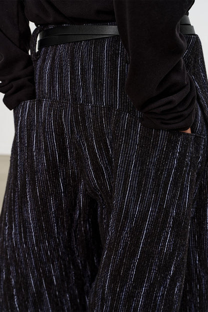 Pleated Curved Knife Pants