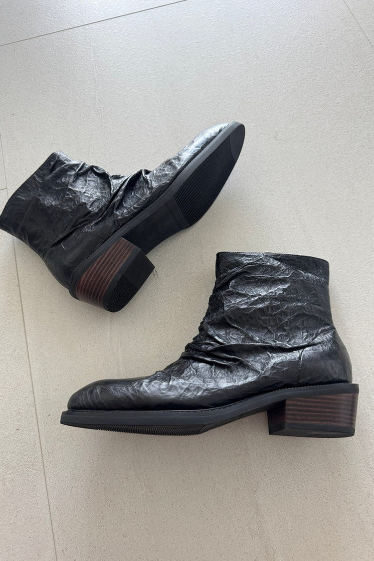 Wrinkled Pointed Chelsea Boots — TERRAINCOGNITA — view 5