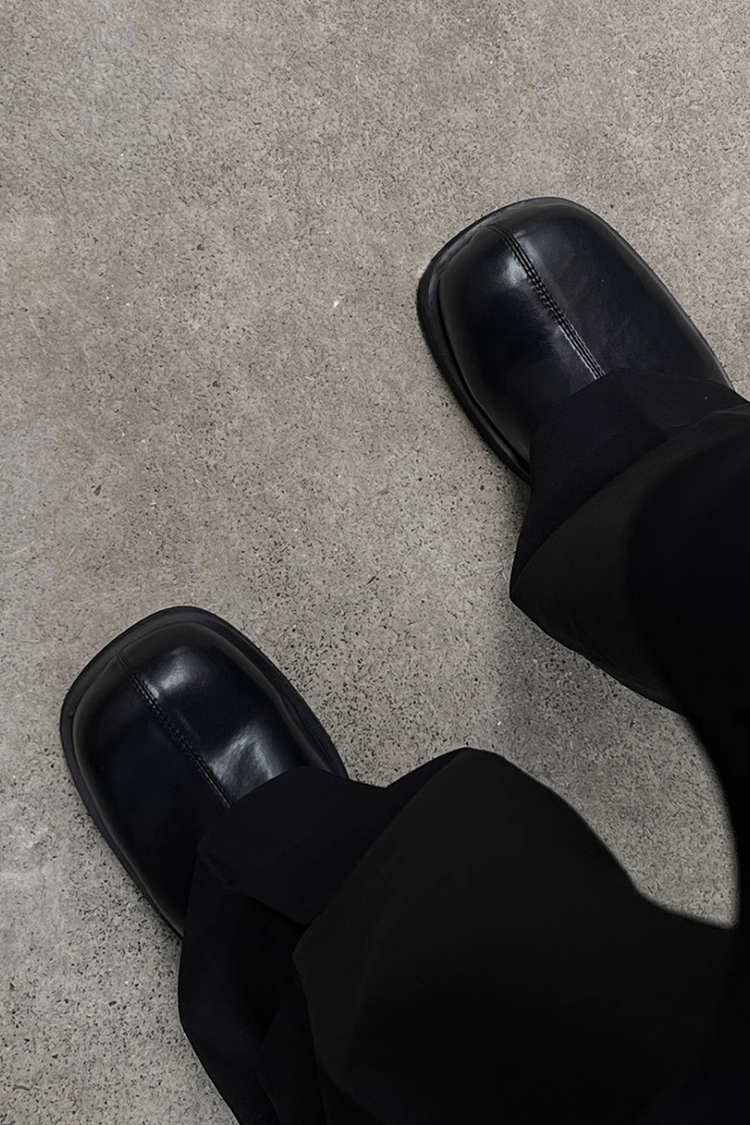 Cut-Line Leather Clog Mules — Hanqiaoriji — view 6