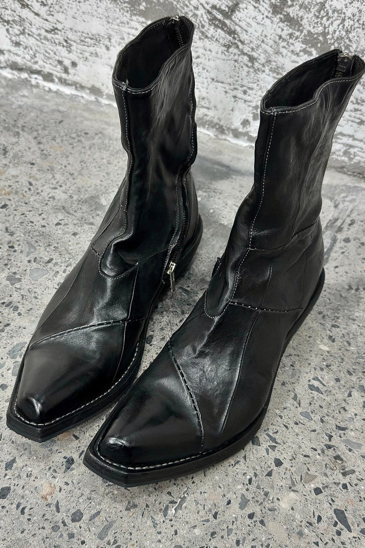 Wrinkled Pointed Chelsea Boots — TERRAINCOGNITA